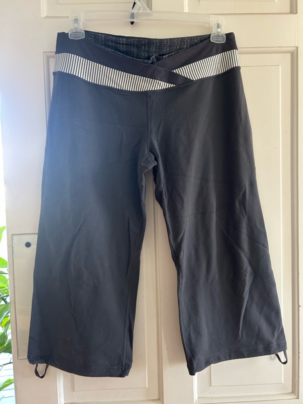 lululemon Gray Crop Leggings with Heathered Gray Waistband drawstring hem